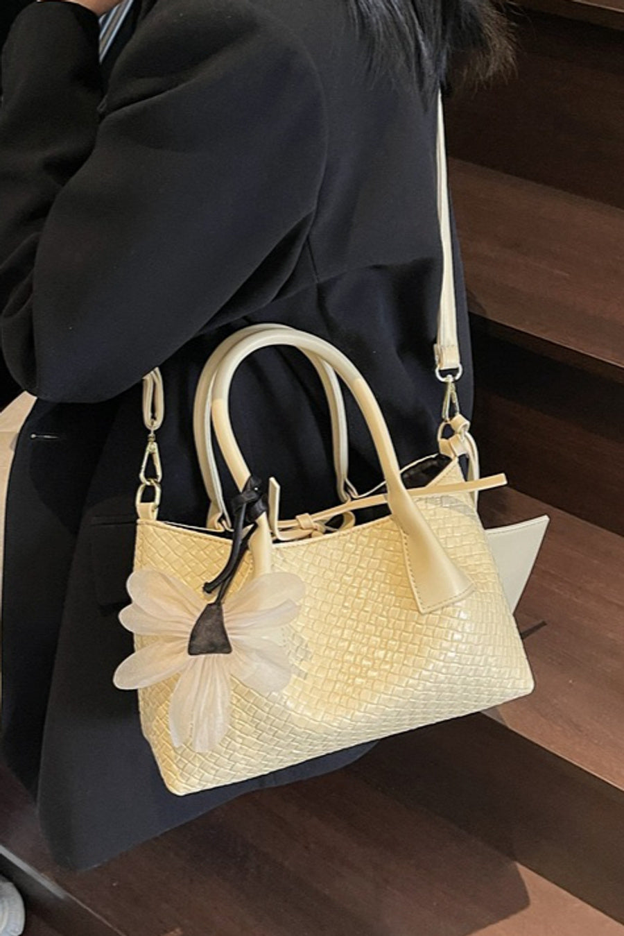 Stylish new 5 colors weave pu high-capacity flower pendant crossbody handbag