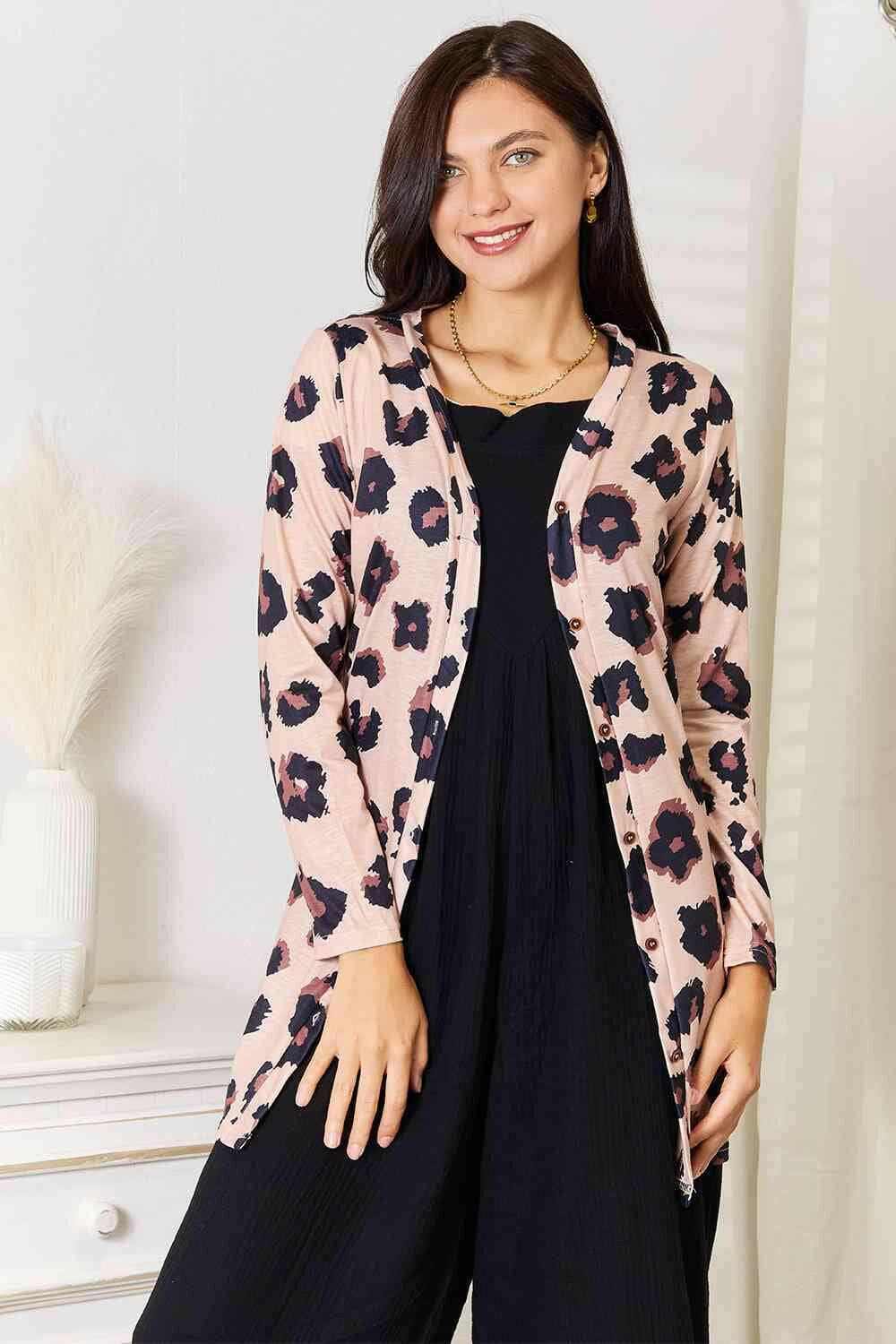 Chic button-up cardigan with print