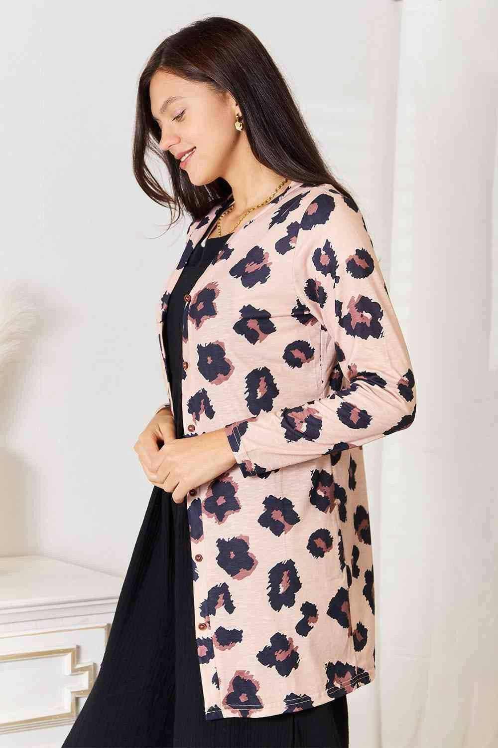 Chic button-up cardigan with print