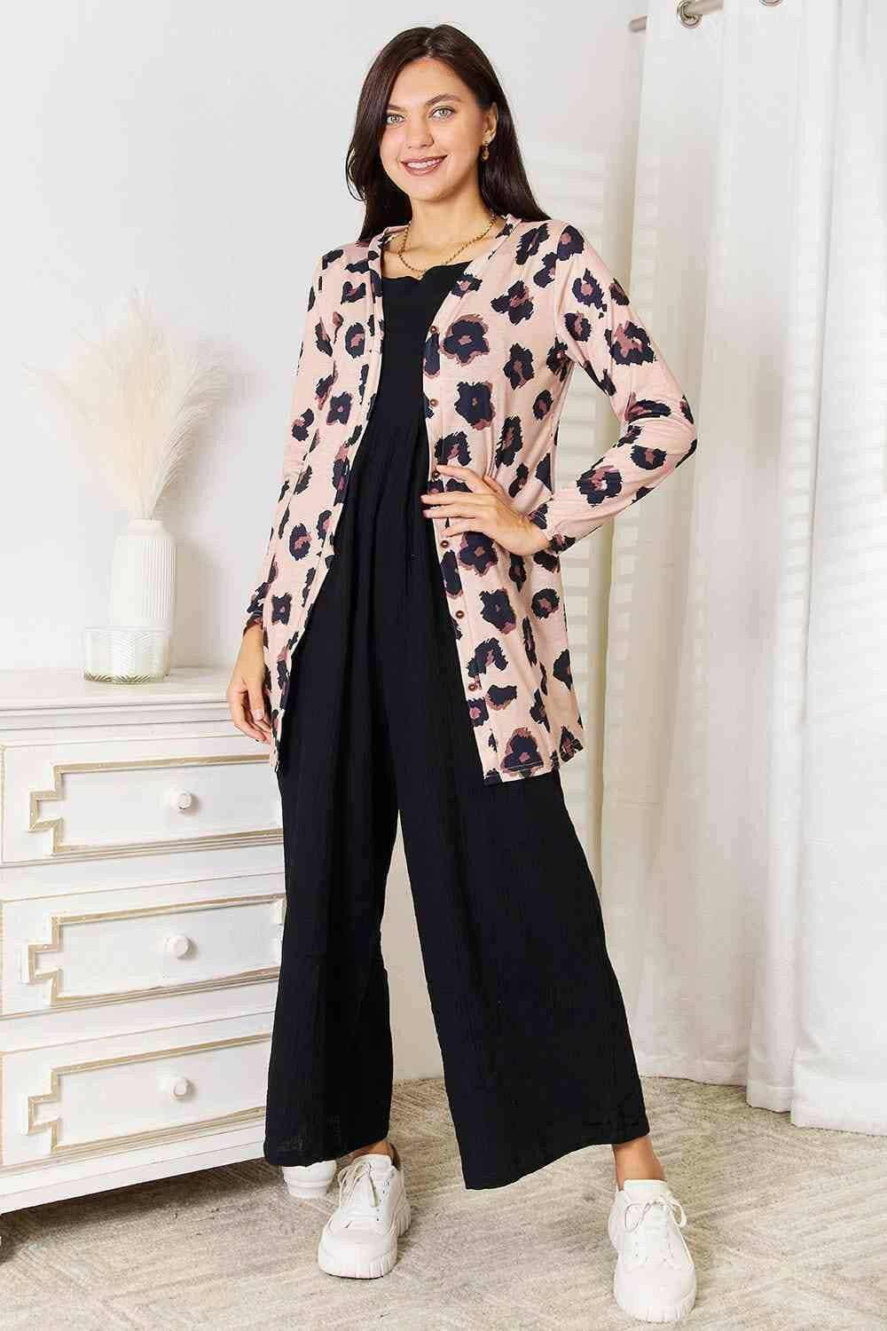 Chic button-up cardigan with print