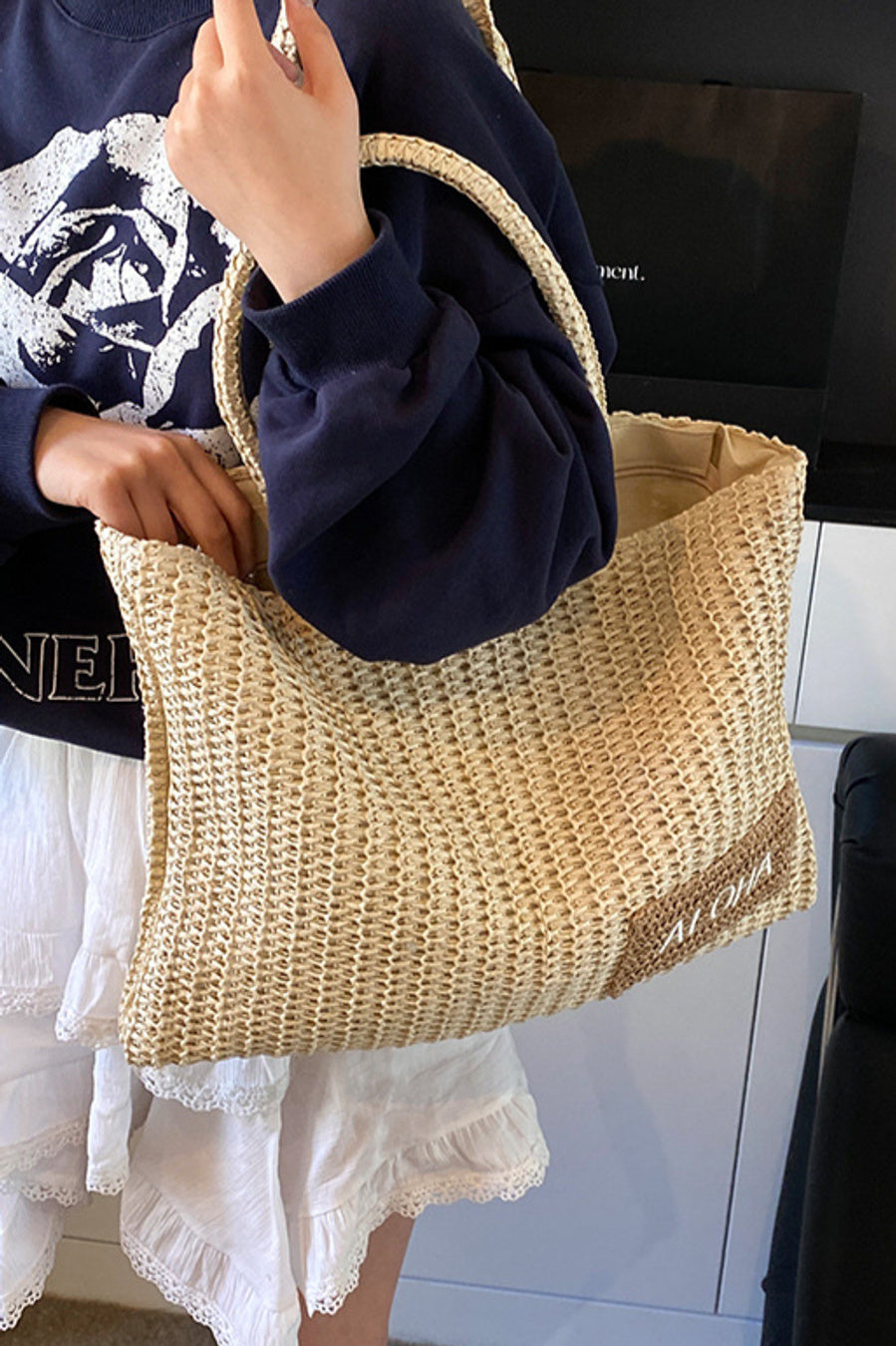 Stylish new letter embroidery high-capacity zip-up shoulder bag