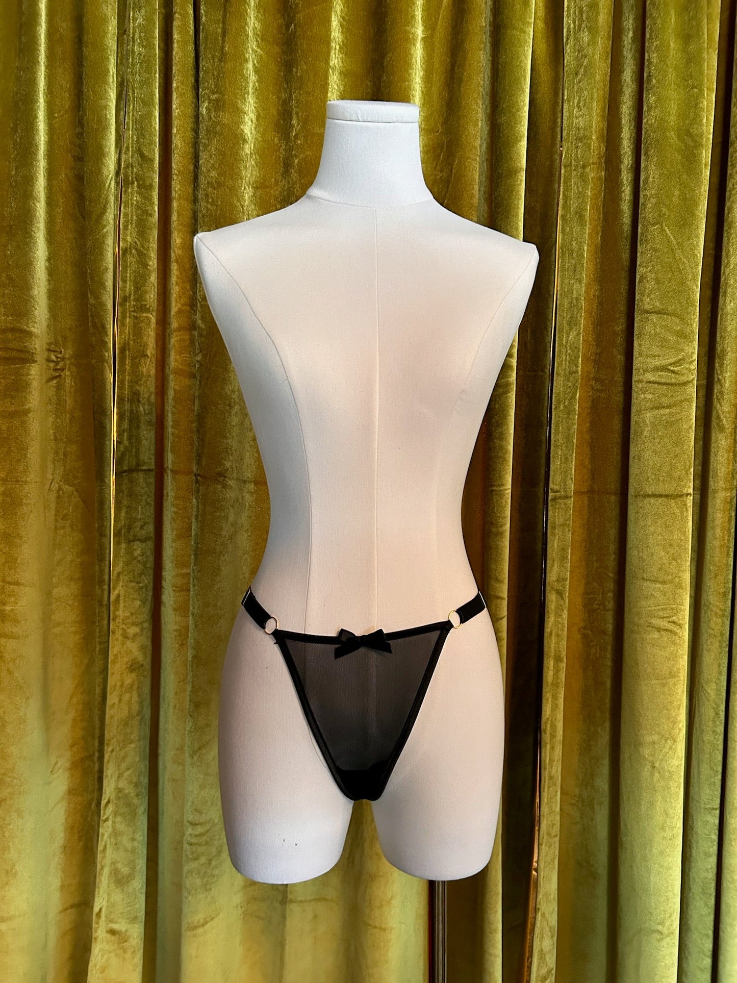 KILO BRAVA BLACK EMBROIDERY - UNDERWIRE SLIP & G-STRING