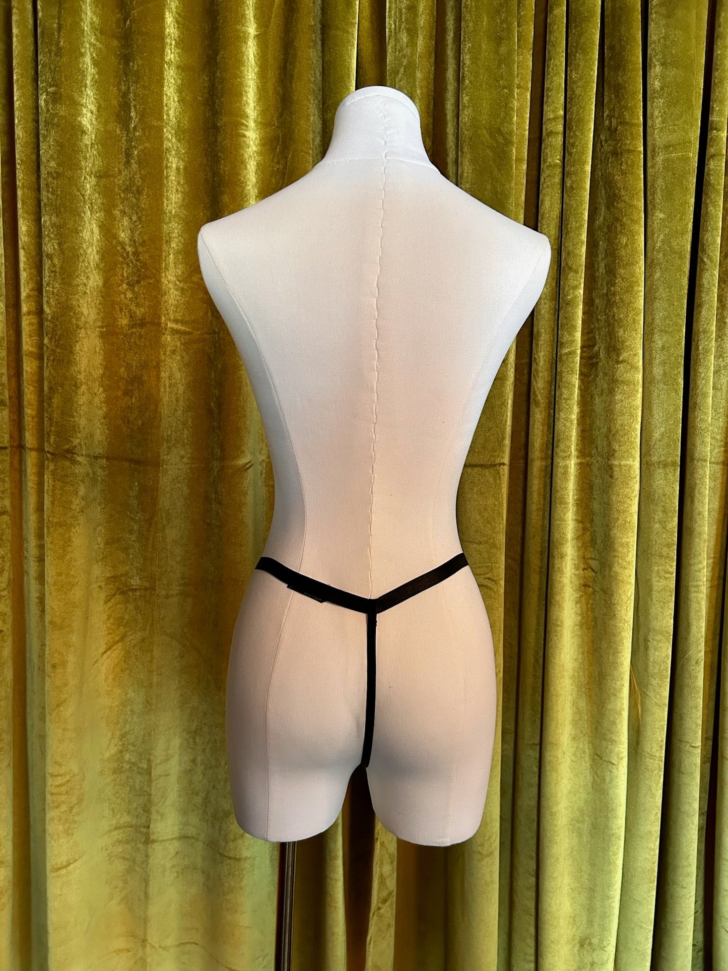 KILO BRAVA BLACK EMBROIDERY - UNDERWIRE SLIP & G-STRING