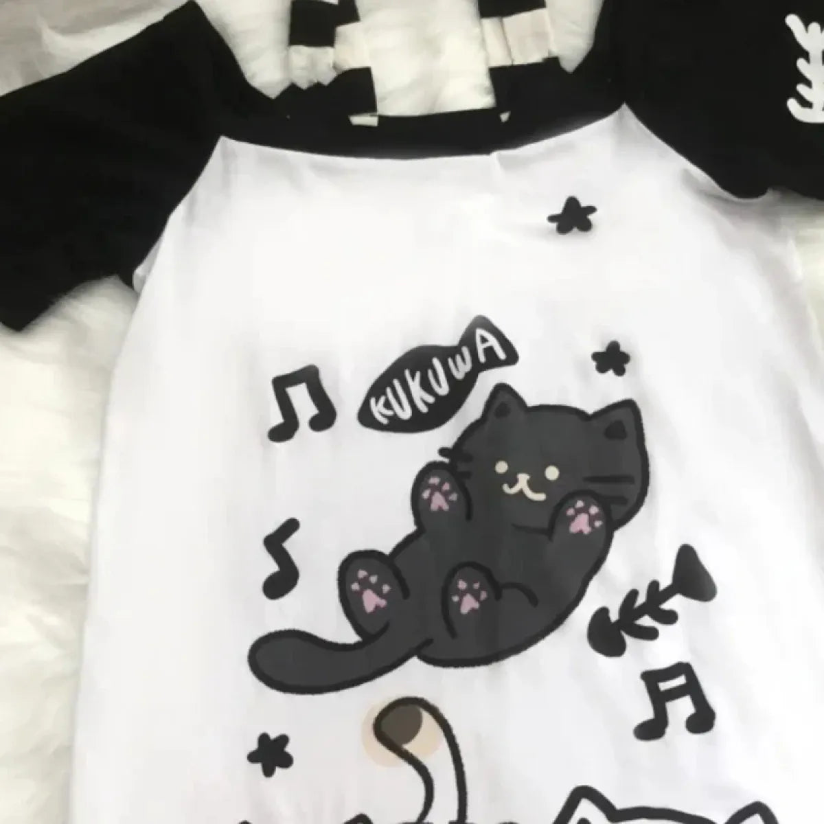 Off-Shoulder Cat Print T-Shirt – Kawaii Y2K Grunge Top