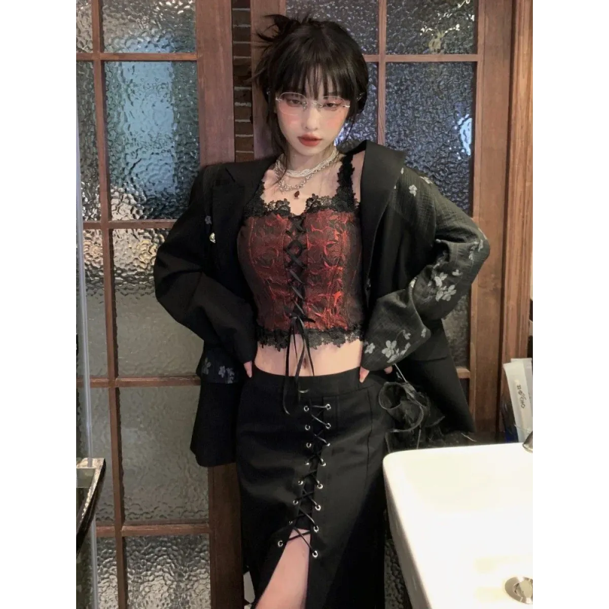 Gothic Lace-Up Crop Top – Sleeveless Vintage Design