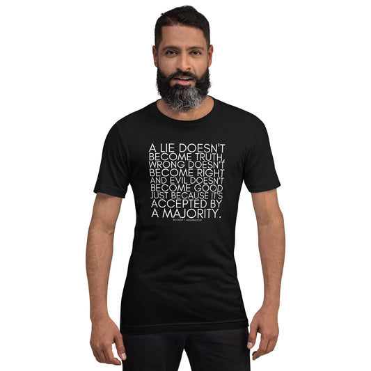 A lie doesn't become truth... Booker T Washington Unisex t-shirt