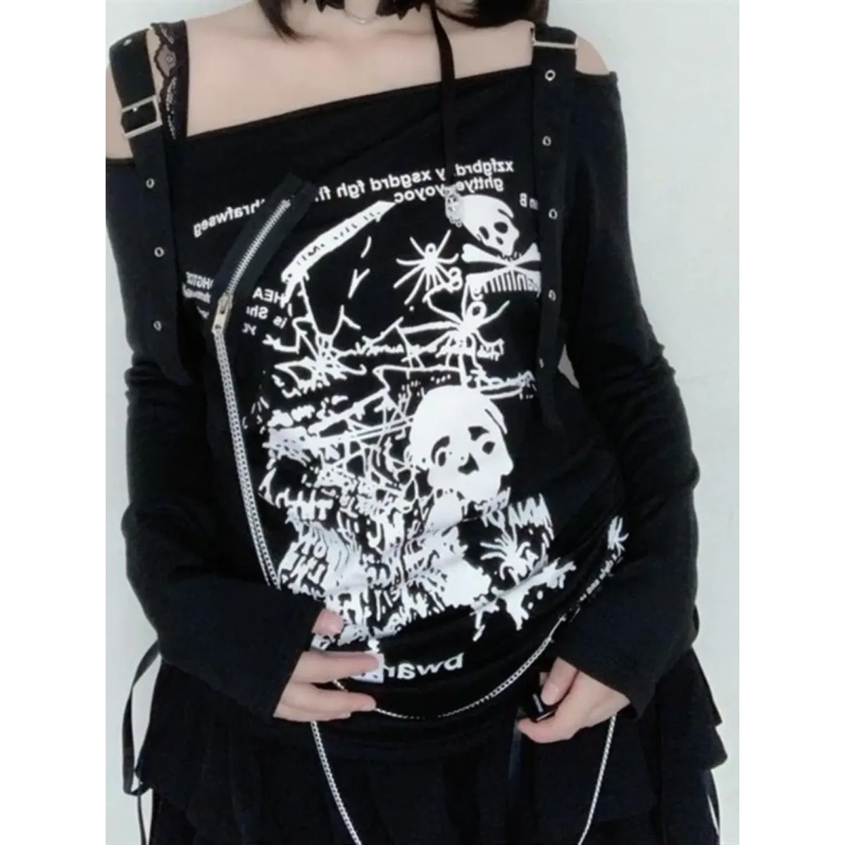 Gothic Punk Off-Shoulder Top – Y2K Skull Print Tee