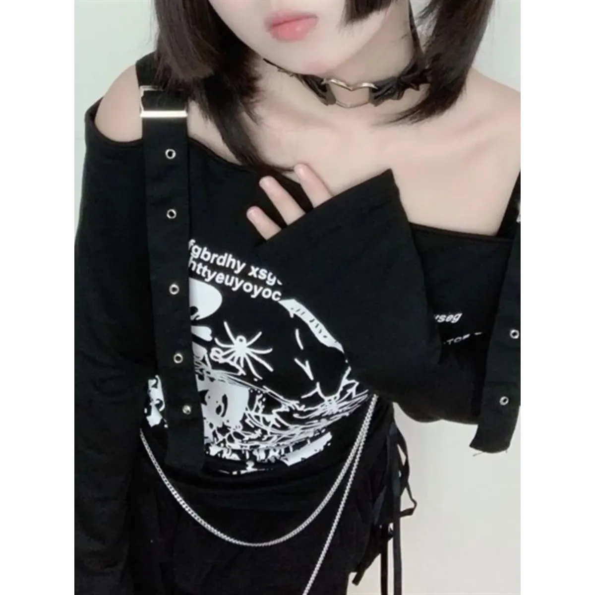Gothic Punk Off-Shoulder Top – Y2K Skull Print Tee